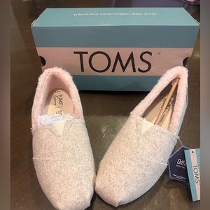 Tom’s Natural Two Tone Felt/Faux Fur Shoes